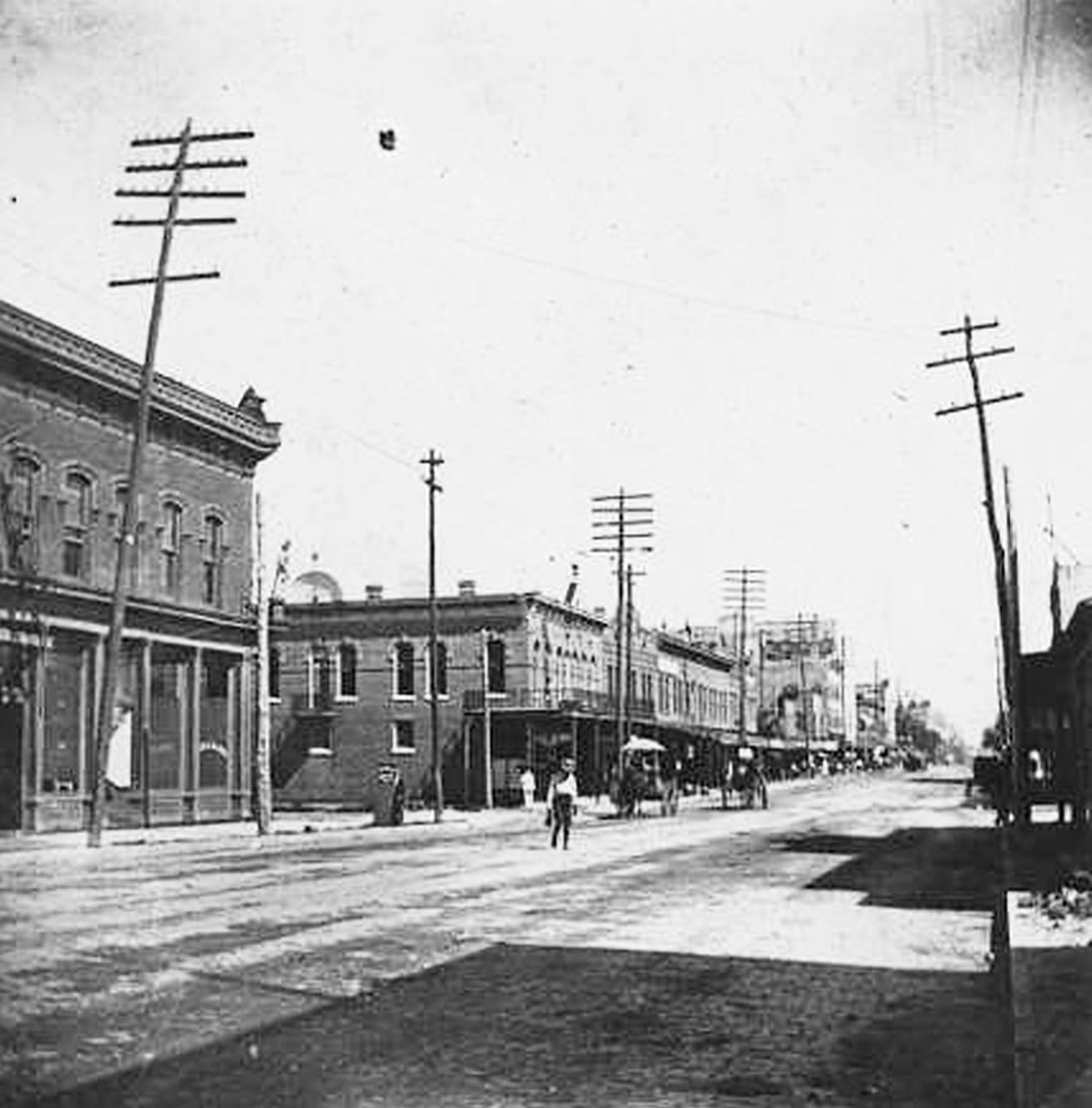 Looking from the corner of  Washington Street down Franklin Street, 1898