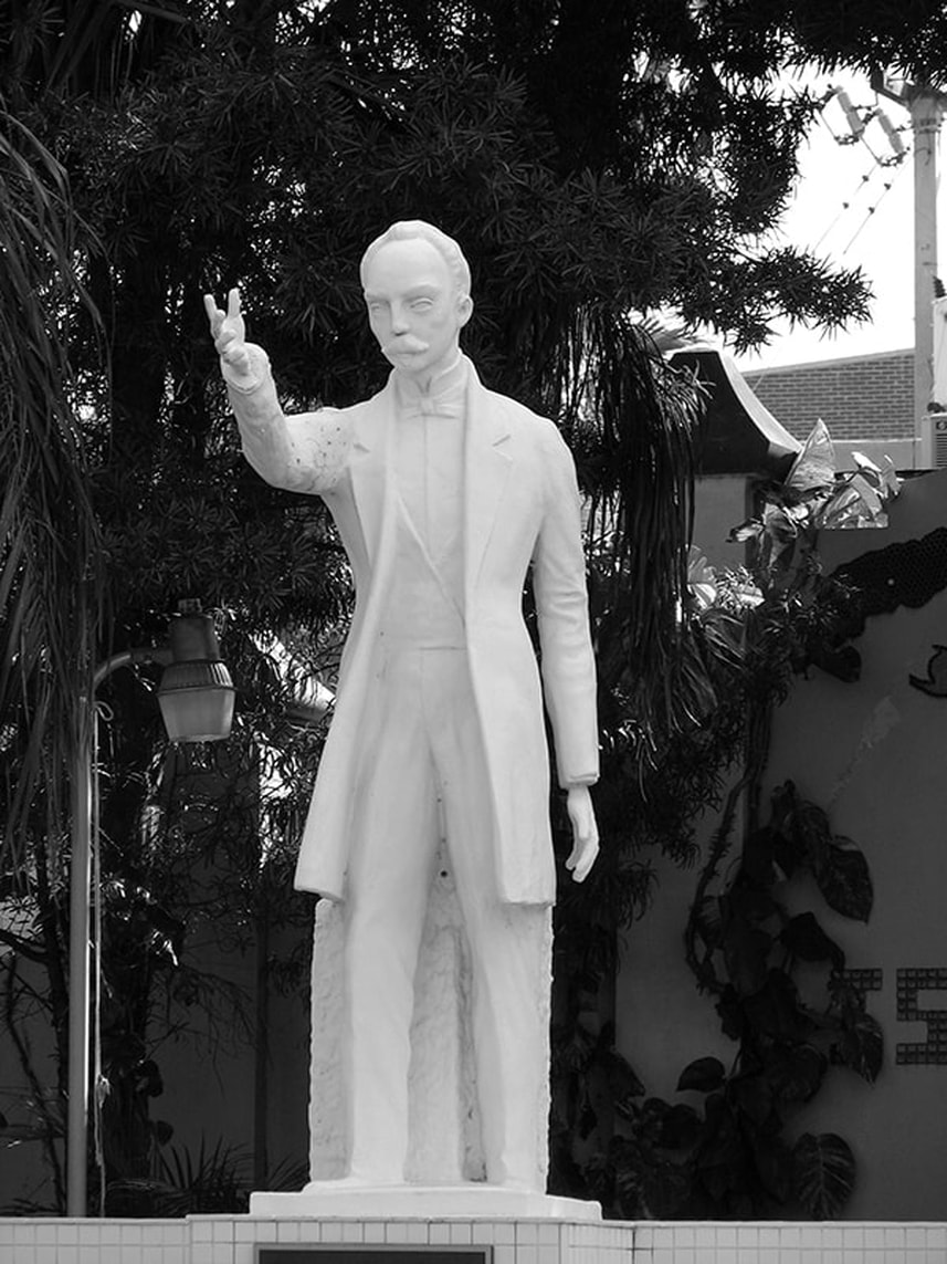 Jose Martin life style statue